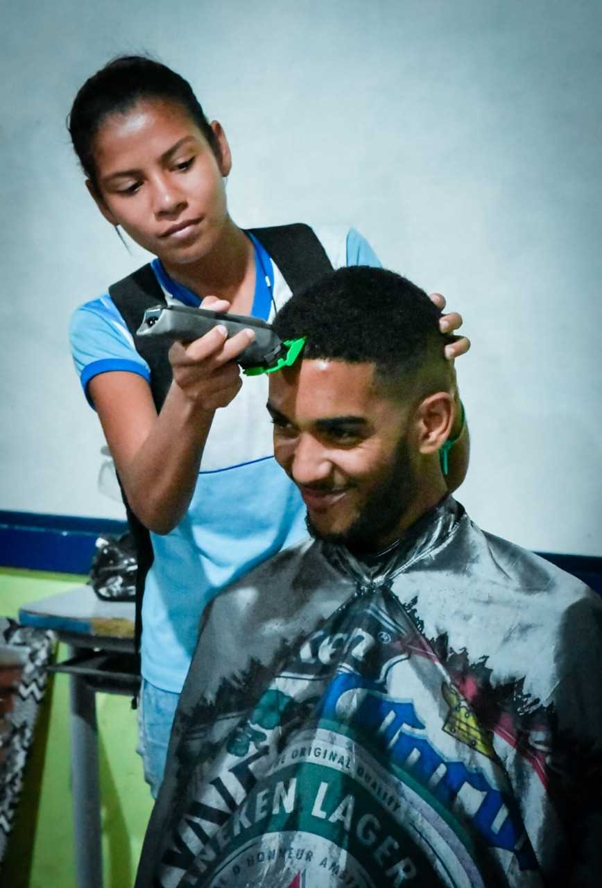 Camacã: Prefeitura realiza oficina de corte de cabelo para alunos da EJA

